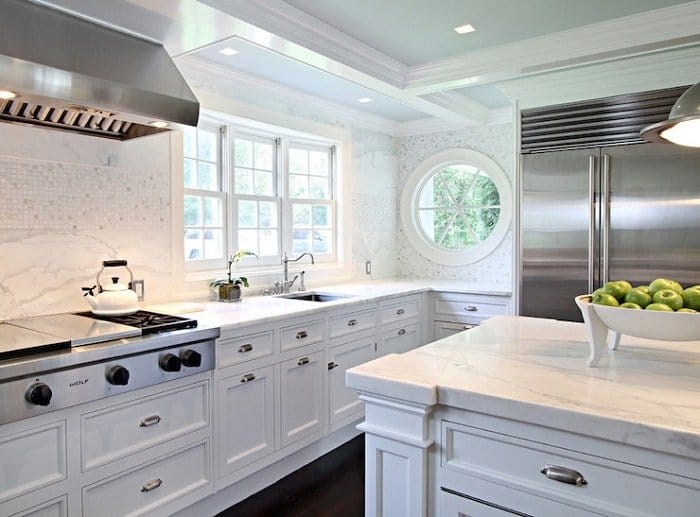 bồn rửa nhà bếp màu trắng bên cạnh bếp cách nhau 2 feet phong thủy tối thiểu - 33 Quy tắc và mẹo phong thủy nhà bếp – Vị trí, bếp lò và những điều cơ bản
