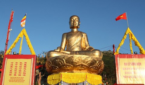 Tượng Phật Hoàng Trần Nhân Tông